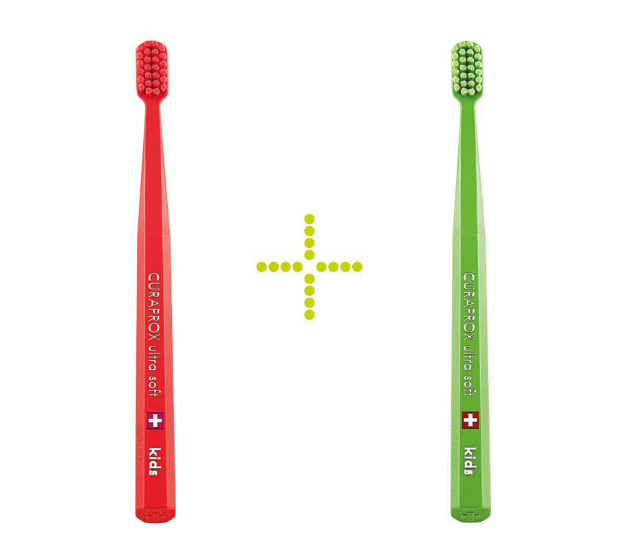 Набор зубных щеток Curaprox Kids 5500 Ultra Soft (2 шт.), (красная и зеленая)